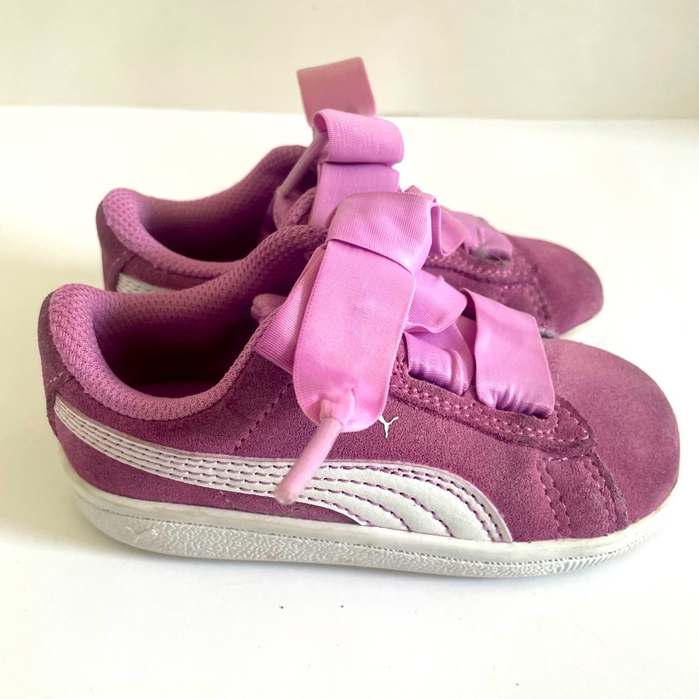 PUMA GIRL'S SNEAKERS
SIZE 6C.